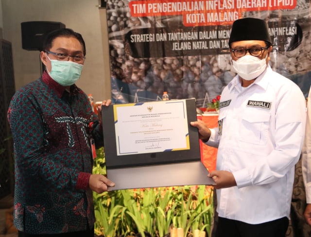 Prestasi Tim Pengendalian Inflasi Daerah Kota Malang. Foto: Humas Pemkot Malang
