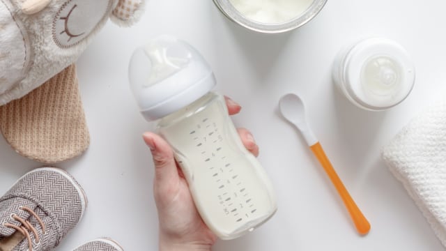 Benarkah Susu Formula Bisa Bikin Bayi Tidur Lebih Lelap dan Lama? (65903)