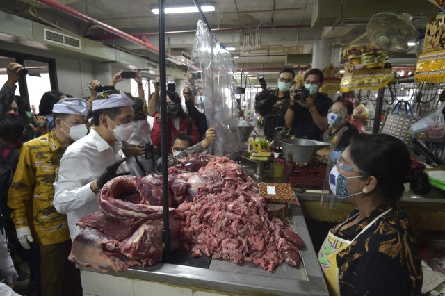 Menteri perdagangan saat meninjau pasar Badung di Denpasar, Bali - IST