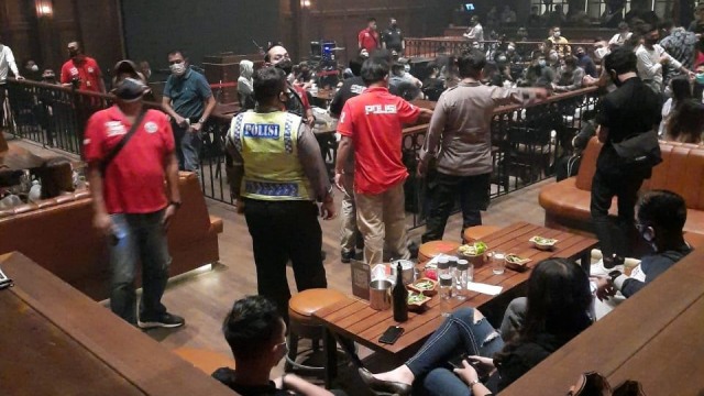 Tim Gabungan Polres Jakarta Selatan, TNI, dan Satpol PP sidak protokol kesehatan. Foto: Dok. Polres Jakarta Selatan