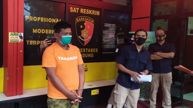 Polisi bekuk pria di Bandung yang tipu dan gasak uang puluhan juta bermodus ngaku warga Brunei. Foto: Rachmadi Rasyad/kumparan