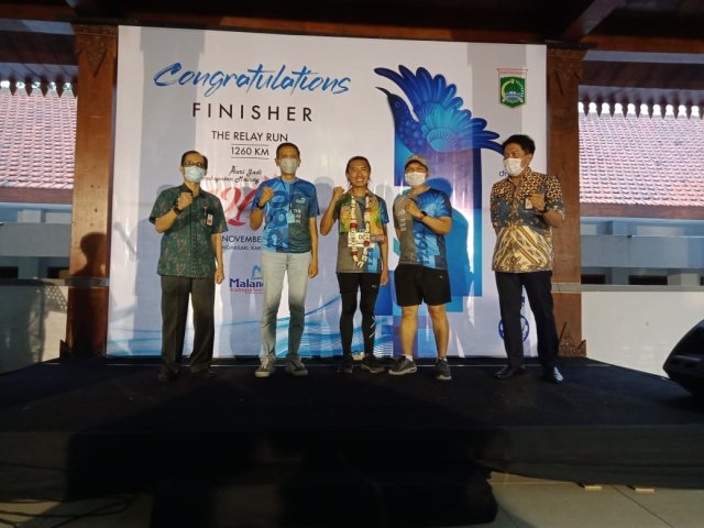 Finish The Relay Run 1.260 Km, 60 Runners Lewati 72 Wisata di Kabupaten Malang (45809)