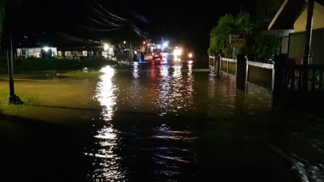 Banjir Rob Setinggi 70 Sentimeter Rendam Puluhan Rumah Warga di Natuna (1)