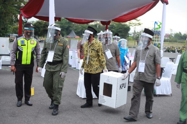 Foto Simulasi Tata Cara Pengamanan Tempat Pemungutan Suara Kumparan Com