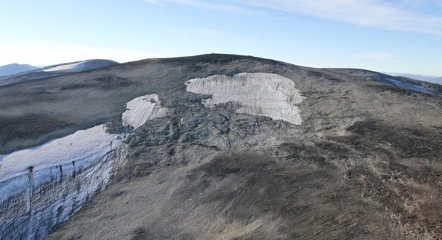 Sejumlah artefak ditemukan setelah es di pegunungan Jotunheimen, Norwegia.   Foto: Innlandet County Council 