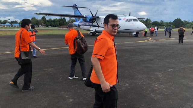 Direktur Kelembagaan PT Pos Indonesia, Nezar Patria, saat lawatan ke Boven Digoel. Foto: Dok. Pribadi