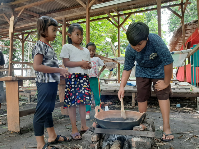 Serunya Bermain Air dan Lumpur di Kampung Lali Gadget Sidoarjo (76839)