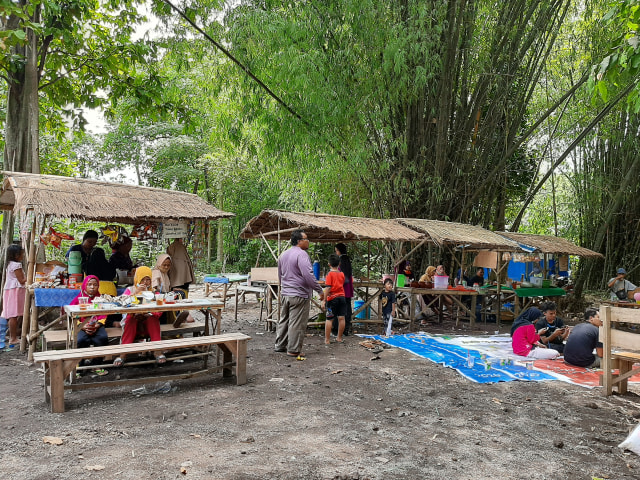 Serunya Bermain Air dan Lumpur di Kampung Lali Gadget Sidoarjo (76841)