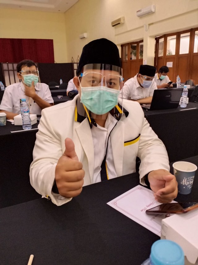 Ketua Fraksi PKS DPRD Kota Malang mengikuti acara puncak Munas V PKS secara online. Foto: dok