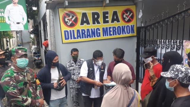 Penyidik Polda Metro Jaya mendatangi rumah Habib Rizieq Syihab di Petamburan, Jakarta Foto: Dok. Istimewa 