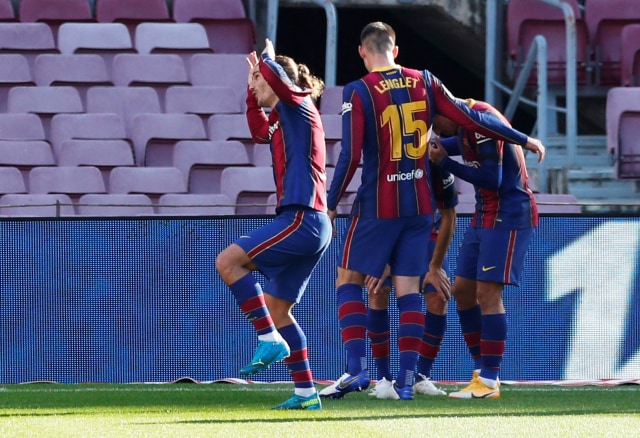 Selebrasi pemain FC Barcelona saat melawan Osasuna di Camp Nou, Barcelona, Spanyol. Foto: Albert Gea/Reuters