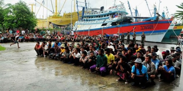 Anak Buah Kapal Perikanan yang bekerja di Kapal Thailand di Benjina (Sumber: merdeka.com)
