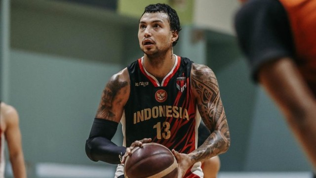 4 Aksi Menawan Brandon Jawato saat Debut untuk Timnas Basket Indonesia  (31079)