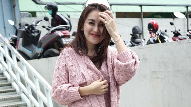 Ayu Ting Ting saat ditemui di kawasan Tendean, Jakarta, Senin (30/11). Foto: Dok. Palevi