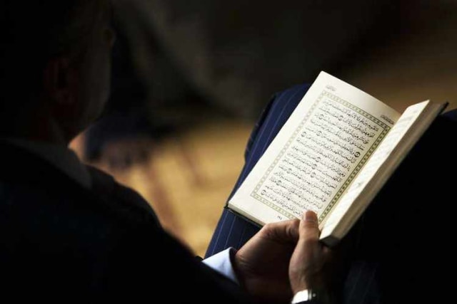 Membaca Surat dalam Al Quran Foto: dok Zawya