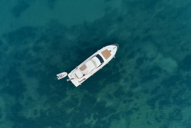 Ilustrasi kapal pengangkut imigran ilegal di Laut Medeterania | Freepik.com