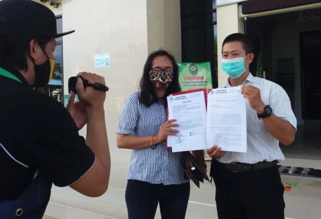 Dokter Ismawan usai menghadiri sidang perdana gugatannya terhadap Bupati Kapuas Hulu. Foto: Dok Hi!Pontianak