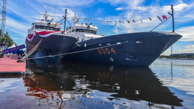 Kapal Polisi KP. Bharata 8004 (kanan) dan KP. Sanjaya-7017 (kiri) berada di dermaga Mako Korpolairud Baharkam Polri, Jakarta, Selasa (1/12/2020).  Foto: Muhammad Adimaja/ANTARA FOTO