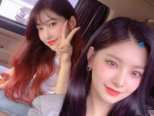 Yiren dan Shiyeon EVERGLOW. Foto: Twitter.com/@EVERGLOW_STAF