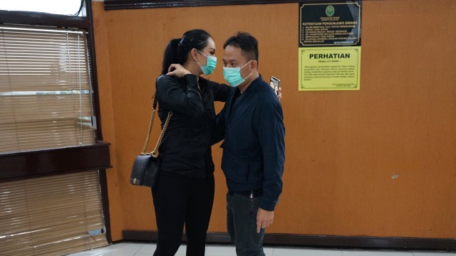 Lagi Dimabuk Asmara, Ini 5 Ungkapan Cinta Kalina Oktarani untuk Vicky Prasetyo (129569)