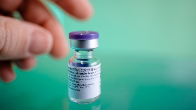 Ilustrasi vaksin corona Pfizer-BioNTech. Foto: BioNTech SE 2020/via REUTERS