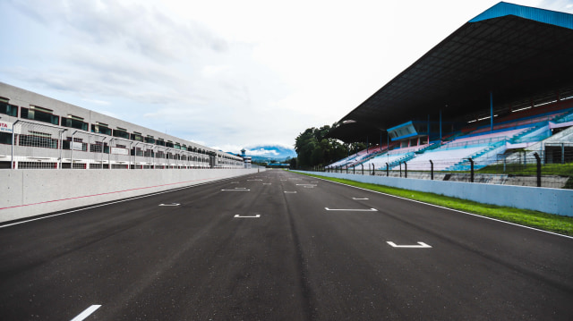 Foto: Begini Mulusnya Aspal Baru Sirkuit Sentul Pasca Renovasi (401658)