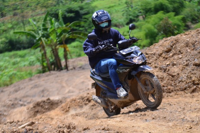 Foto: Menjajal Suzuki Nex Crossover di Aspal dan Habitat Off-Road Ringan (65919)