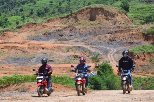 Menjajal Suzuki Nex Crossover di jalan aspal dan off-road ringan. Foto: Ghulam Muhammad Nayazri / kumparanOTO