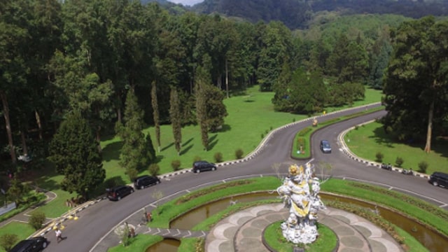 Rekomendasi 5 Kebun Raya di Indonesia untuk Wisata Bersama Keluarga (21408)