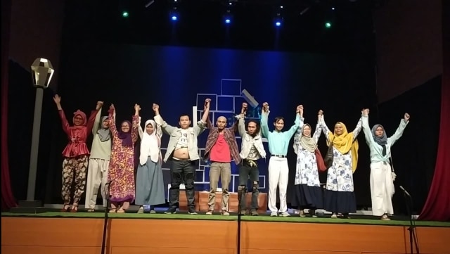Pementasan drama "Malam Botak" oleh para mahasiswa Pendidikan Bahasa dan Sastra Indonesia, UIN Syarif Hidayatullah Jakarta.