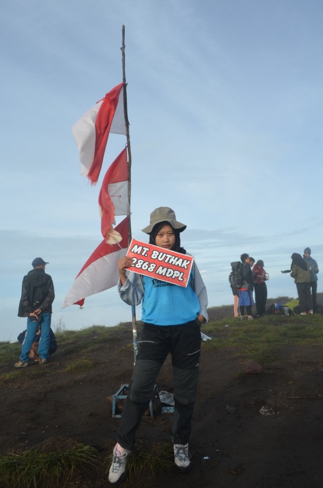 Kisah Tanti Dwi, Mahasiswi yang Jatuh Cinta dengan Puncak Gunung (293222)