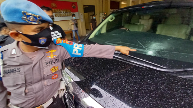 Kepolisian memeriksa enam orang saksi atas penembakan mobil jenis Toyota Alphard di Banjarsari, Solo. Senapan laras panjang telah disita dari rumah tersangka