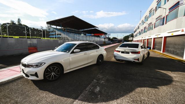Foto: BMW 320i Sport, Asyik Dikendarai di Jalan Raya dan Sirkuit (136569)
