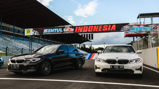 Foto: BMW 320i Sport, Asyik Dikendarai di Jalan Raya dan Sirkuit (136578)
