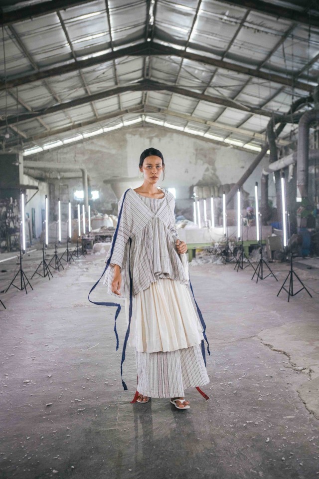 Koleksi Sejauh Mata Memandang dalam video mode, Jakarta Fashion Week 2021.Dokumentasi: Magnifique Indonesia.
