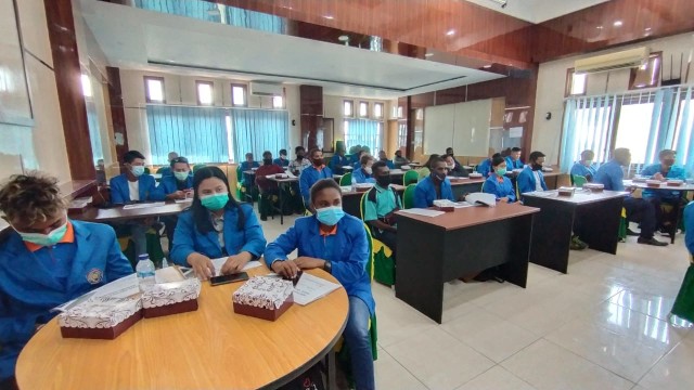 Kuliah umum yang berlangsung di UMS, dilaksanakan dengan terapkan protokol kesehatan, foto : Yanti