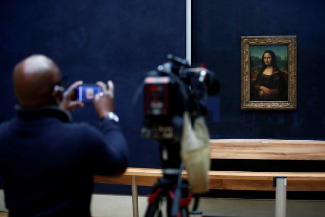 Museum Louvre di Paris kembali ditutup selama lockdown. Foto: REUTERS/Benoit Tessier