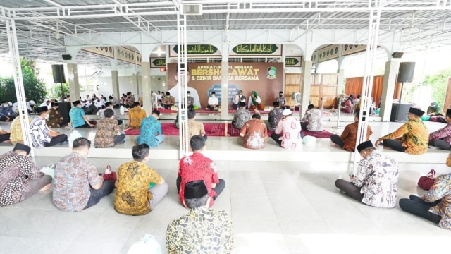 ASN Banyuwangi gelar sholawatan, dzikir dan doa bersama. Foto: Pemkab Banyuwangi