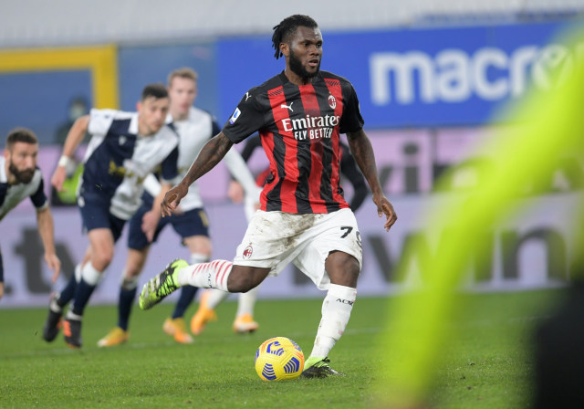 Pemain AC Milan Franck Kessie pada pertandingan Sampdoria vs AC Milan di Stadion Comunale Luigi Ferraris, Genoa, Italia, (6/12). Foto: Jennifer Lorenzini/REUTERS