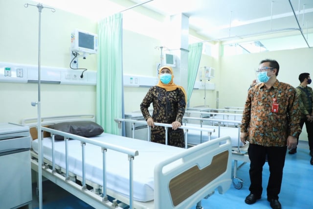 Gubernur Jawa Timur Khofifah Indar Parawansa yang meresmikan IGD Penyakit Menular di RSUD Dr Soetomo Surabaya.