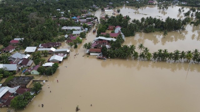Foto udara banjir yang menggenangi salah satu Kecamatan di Aceh Utara. Foto: Dok. Laung/Penerangan Korem 011/LW