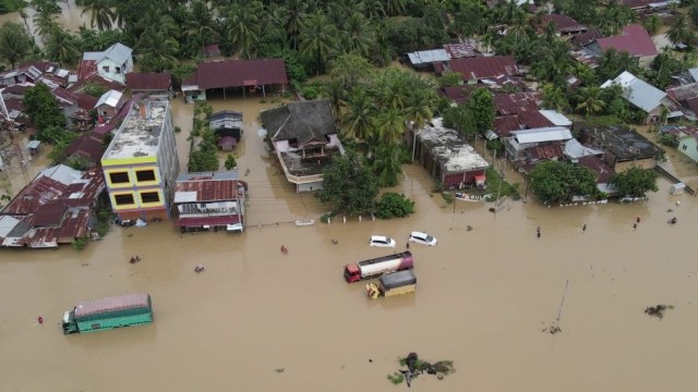 Foto udara banjir yang menggenangi salah satu Kecamatan di Aceh Utara. Foto: Dok. Laung/Penerangan Korem 011/LW