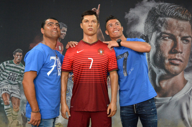 Ronaldo dan sang kakak, Hugo Dinarte Aveira. Foto: AFP