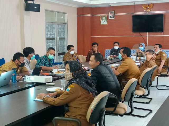 Penyampaian hasil verifikasi lapangan warisan geologi Kabupaten Lebak oleh tim Pusat Survei Geologi KESDM. Dok: Bappeda Kabupaten Lebak.
