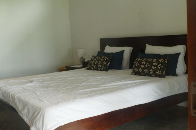 The Surf Villa Ujung Bocur, Penginapan Suasana Perkampungan di Pesisir Barat (248914)