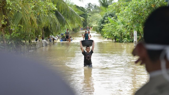 Genangan banjir di Syamtalira Aron, Aceh Utara. Foto: Pangeran Piadah untuk acehkini