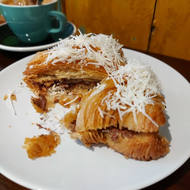Mikkro Espresso, Tempat Ngopi Kekinian yang Nyaman buat Bekerja Sambil Ngemil! (243396)