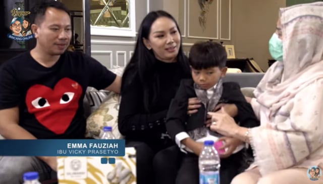 Tangis Ibunda Vicky Prasetyo Melihat Anaknya Resmi Melamar Kalina Oktarani (9064)