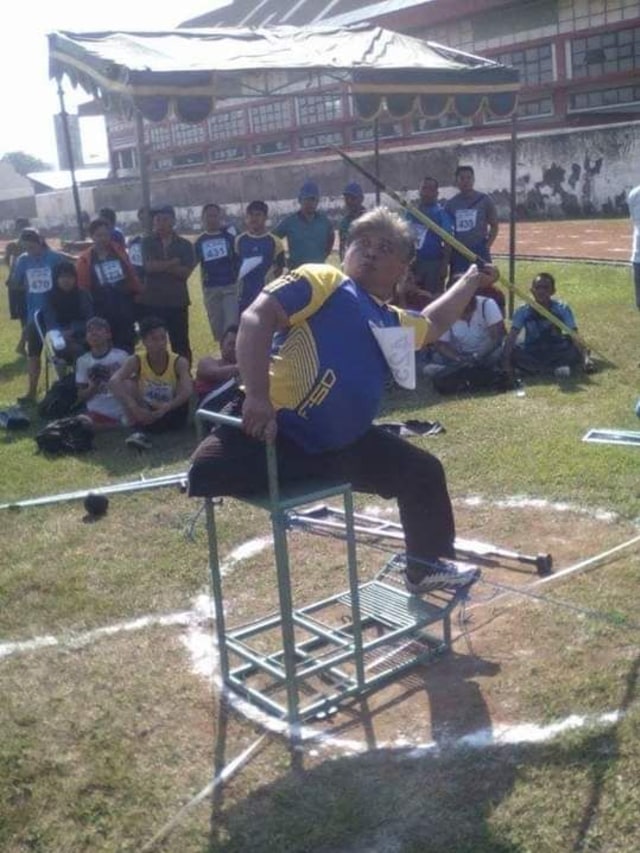 Berbagi Tanpa Mengharap Balas, Pak Cipta Bagikan Kaki Palsu untuk Kaum Difabel (123219)