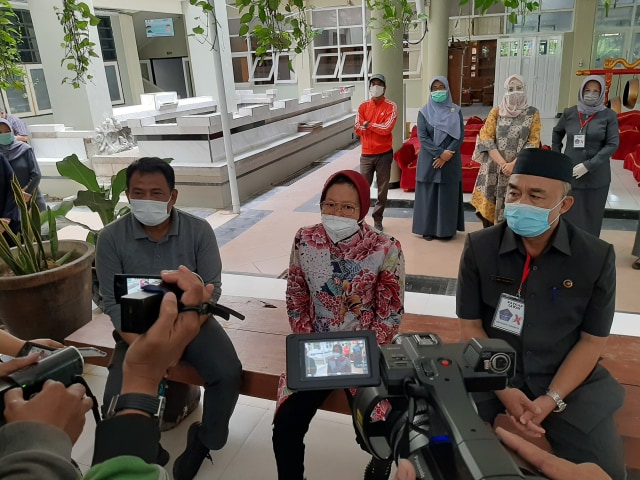 Pakai Dana CSR, Wali Kota Risma Ingin Beli Vaksin Sinovac Bagi Warga Surabaya (104040)